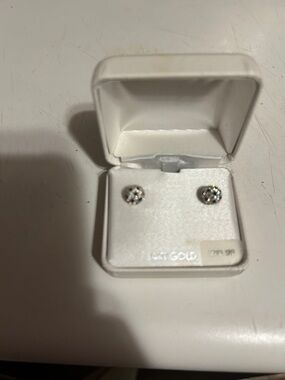 14KT Gold Round Cubic Stud Earrings - Clear Stone